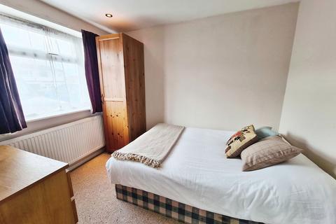 1 bedroom in a house share to rent, Hanwood Close