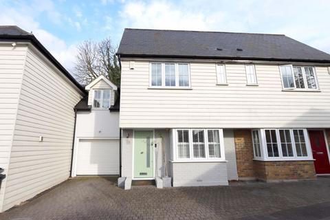 3 bedroom terraced house for sale, Orchard Way, Chigwell IG7