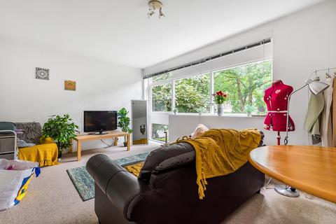 28 Grove Court, Leeds, LS6 4AE