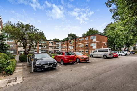 28 Grove Court, Leeds, LS6 4AE