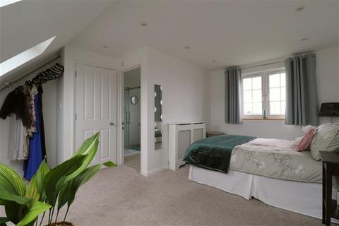3 bedroom semi-detached house for sale - Saxon Drive, West Acton, London