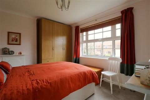 3 bedroom end of terrace house for sale, Saxon Drive, West Acton, London