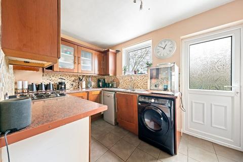 3 bedroom semi-detached house for sale - Townholm Crescent, Hanwell, London, W7 2NA