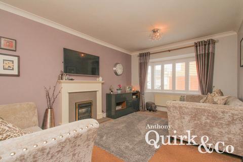 3 bedroom detached house for sale - Jasmine Close, Canvey Island, SS8