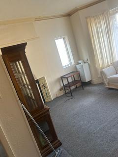 1 bedroom flat to rent - King George Avenue