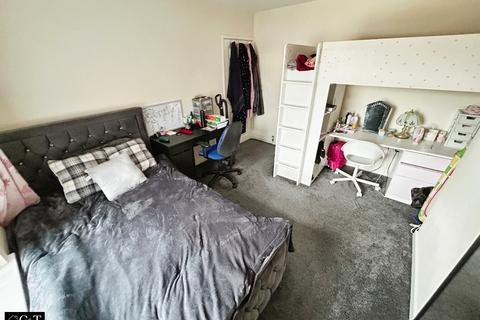 122 Bunns Lane, Dudley, DY2 7RF