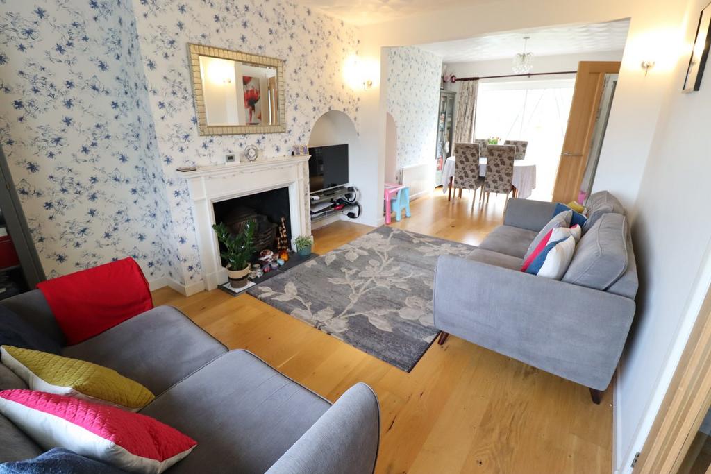 Love Lane, Rayleigh, SS6 4 bed semidetached house for sale £450,000