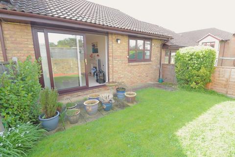 2 bedroom bungalow for sale - Down Hall Road, Rayleigh, SS6