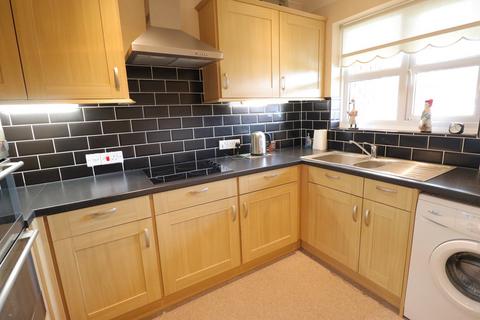 2 bedroom bungalow for sale - Down Hall Road, Rayleigh, SS6