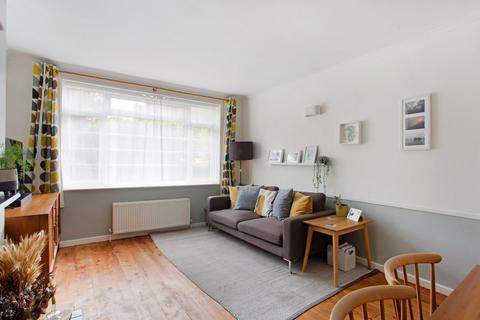 8 Manor Vale, Brentford, TW8 9JP