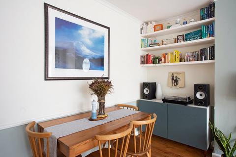 8 Manor Vale, Brentford, TW8 9JP