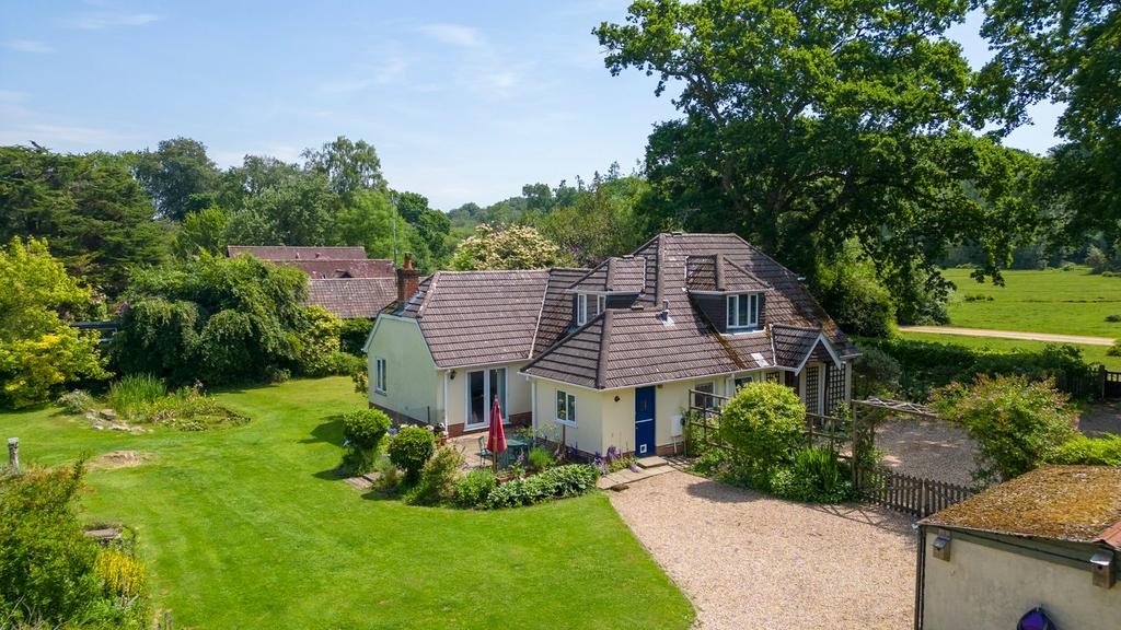 Burley Lawn, Burley, Ringwood, BH24 4 bed detached house for sale £