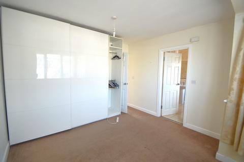 3 bedroom terraced house to rent, Oakfield Avenue, Slough, Berkshire, SL1