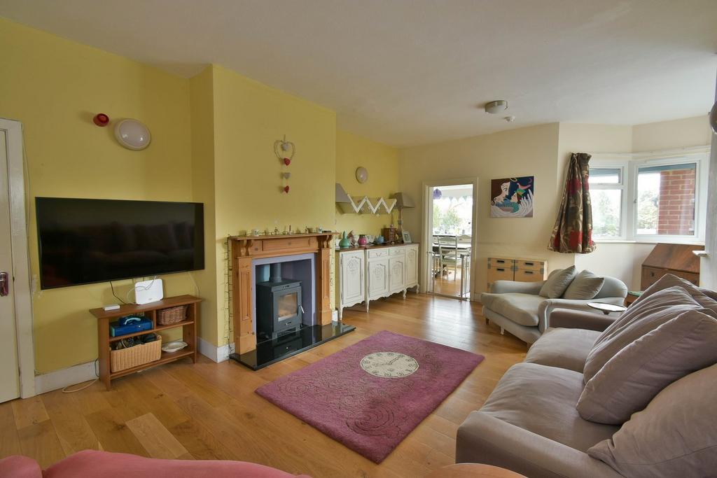 Terminus Avenue, BexhillonSea, TN39 5 bed detached house for sale £