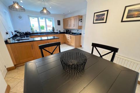 Briallen, 3 Bont Estate, Llanon, SY23 5LT