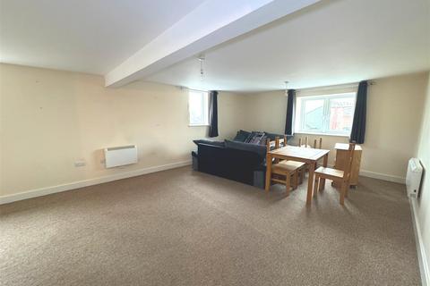 1 bedroom flat to rent, High Street, Littlehampton
