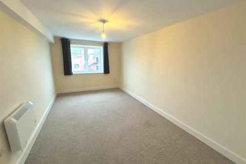 1 bedroom flat to rent, High Street, Littlehampton