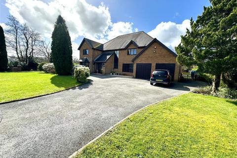 4 bedroom detached house for sale, Waunfarlais Road, Llandybie, Ammanford