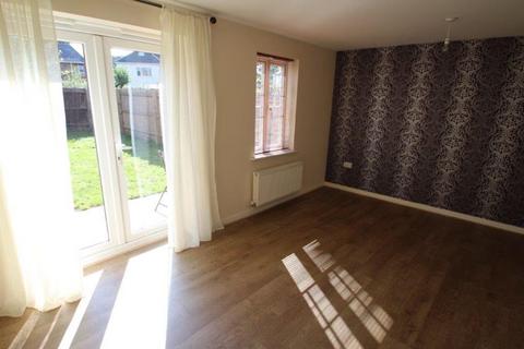 4 bedroom semi-detached house to rent, Attenborough Close, Leicester