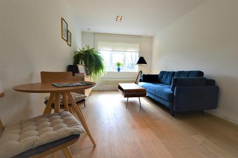 17 Kylemore Close, London, E6 1QU