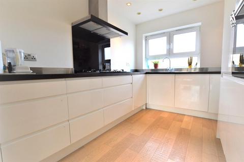 17 Kylemore Close, London, E6 1QU