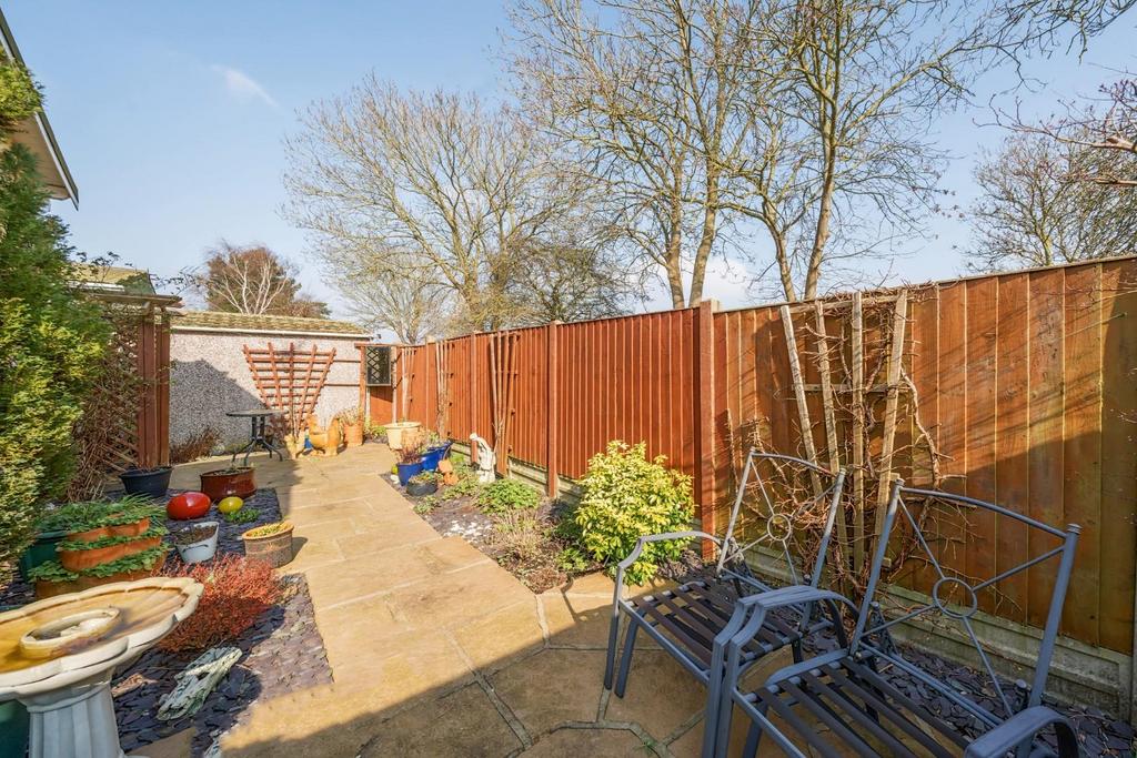 REAR GARDEN.jpg