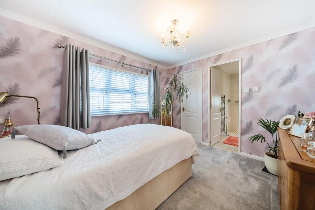 MASTER BEDROOM.jpg