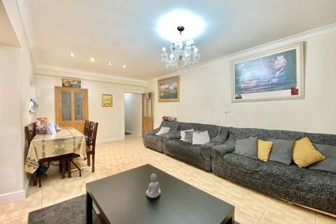 4 bedroom house for sale - Portland Road, Southall