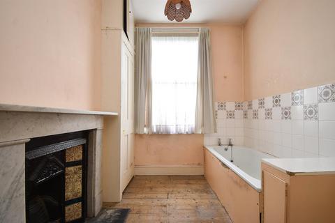 8 Edgar Road, Hastings, TN35 5JJ