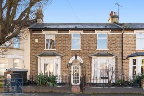 4 bedroom terraced house for sale - Godwin Road, Forest Gate