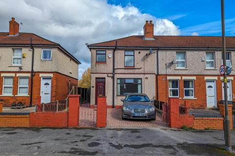 3 bedroom end of terrace house for sale - Maple Crescent, Leigh