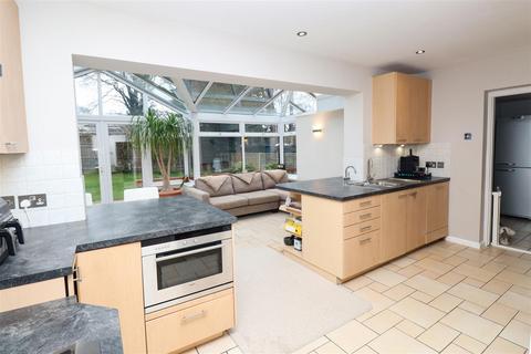 3 Chesilton Crescent, Church Crookham, Fleet, GU52 6PA