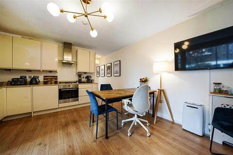 2 bedroom flat for sale, March Court, Warwick Drive, Putney