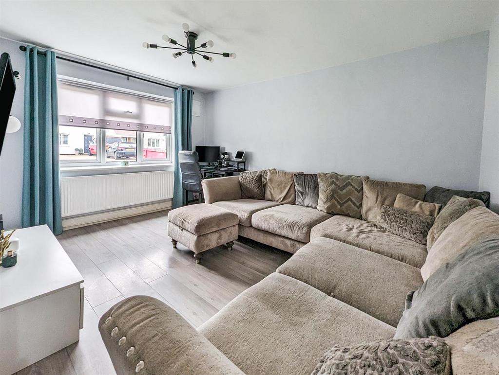 Gainsborough Road, Corby NN18 3 bed end of terrace house for sale £