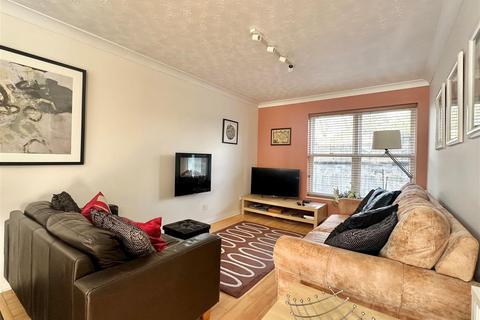 1 bedroom flat for sale, Postern Close, Bishops Wharf