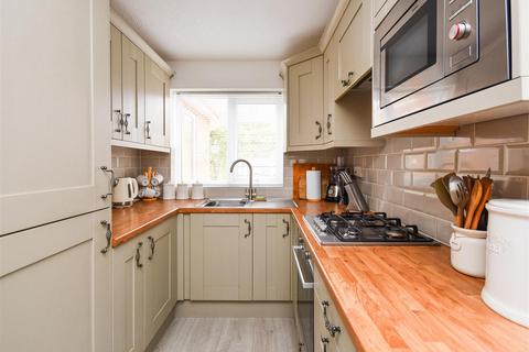 28 Quendale, Wombourne, Wolverhampton, WV5 8JZ