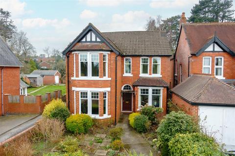 4 bedroom detached house for sale, Hampton Road, Oswestry