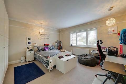 85 Worthing Road, East Preston, Littlehampton, BN16 1DE