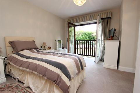 2 bedroom retirement property for sale - Furze Hill, Kingswood