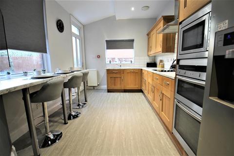 1 bedroom in a house share to rent - Estcourt Avenue, Headingley, Leeds, LS6 3ES