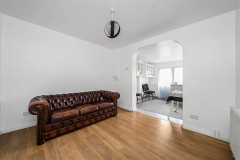 4 bedroom terraced house to rent, Duck Lees Lane, Enfield EN3