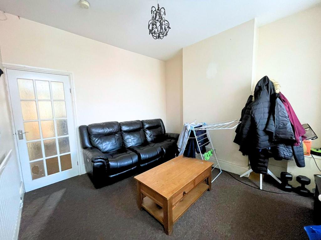 Wellesley Road, Oldbury, B68 8SA 3 bed terraced house for sale - £195,000