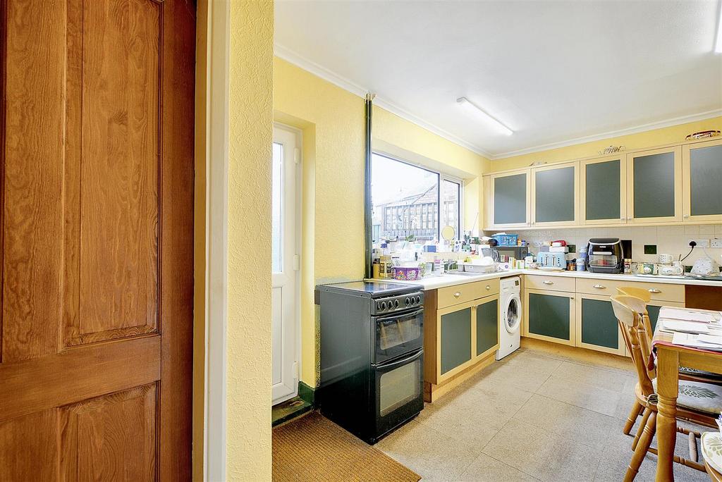 Kitchen 2.jpeg