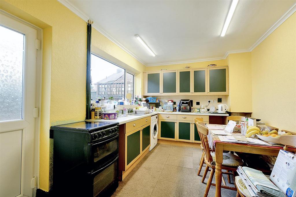 Kitchen 1.jpeg