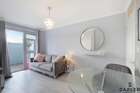 1 bedroom apartment for sale, Lowe Close, Chigwell