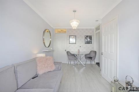 4 Lowe Close, Chigwell, IG7 4LP
