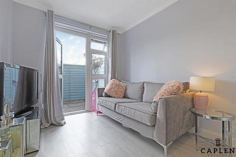 4 Lowe Close, Chigwell, IG7 4LP