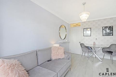 4 Lowe Close, Chigwell, IG7 4LP