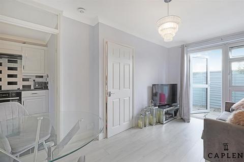 4 Lowe Close, Chigwell, IG7 4LP