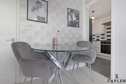 4 Lowe Close, Chigwell, IG7 4LP